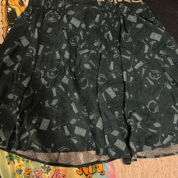 NWT Torrid Hocus Pocus Skirt size 2 - Picture 4 of 6
